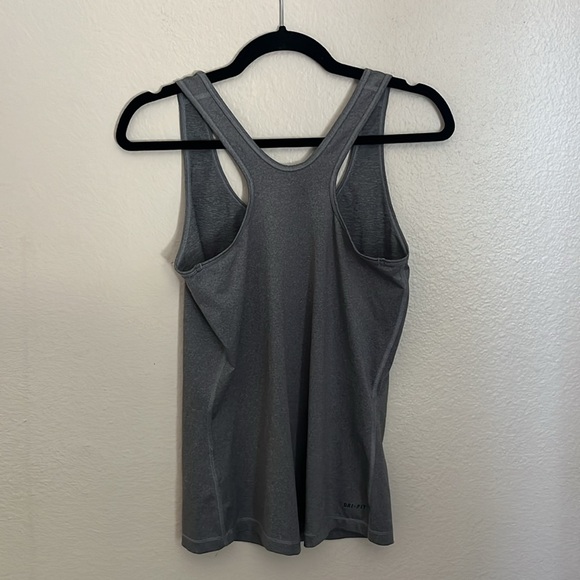 Nike Gray Fitted Sleeveless Tank Top - Picture 2 of 7